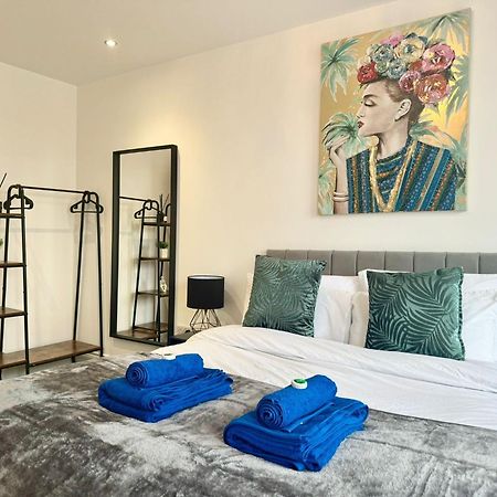 The Crown View - Luxury Apartment - Free Parking Nearby ฮาร์โรเกต ภายนอก รูปภาพ