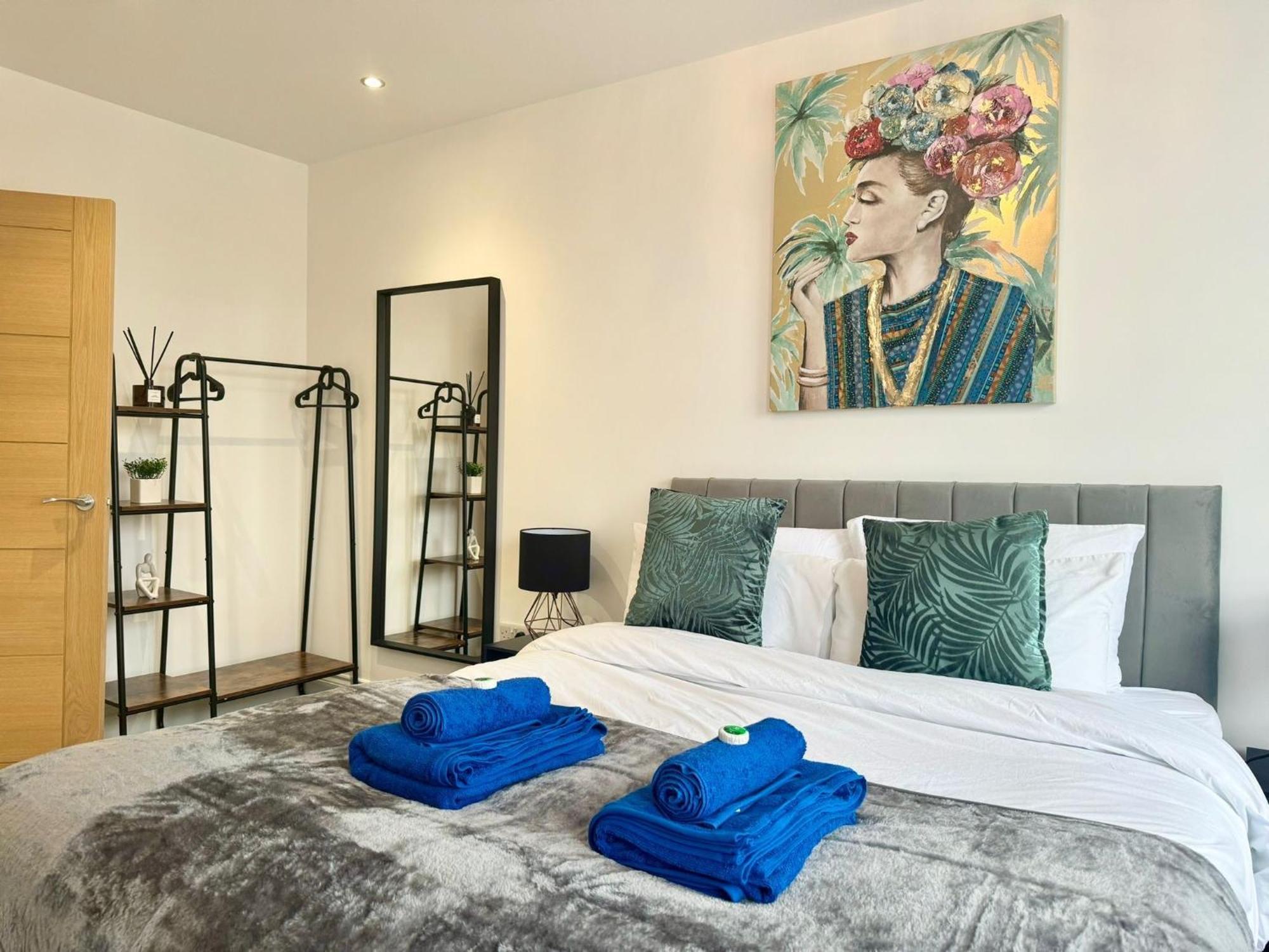 The Crown View - Luxury Apartment - Free Parking Nearby ฮาร์โรเกต ภายนอก รูปภาพ